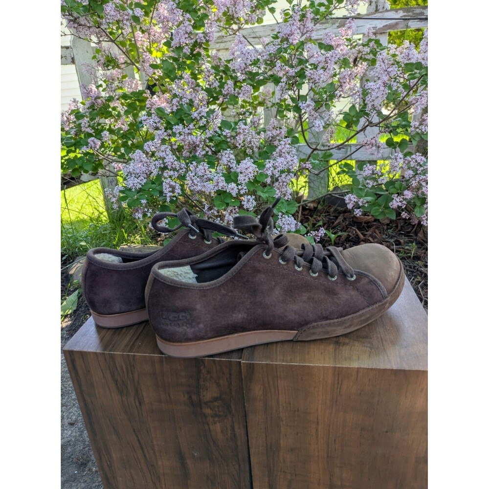 Ugg Australia Brown Leather Sneakers US Sz 10, sheepskin lined heel, casual shoe